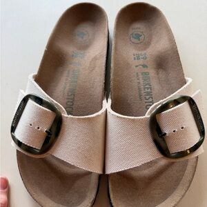 NWOT Birkenstock Eggshell Vegan Suede Footbed Sandals in Brown size 39